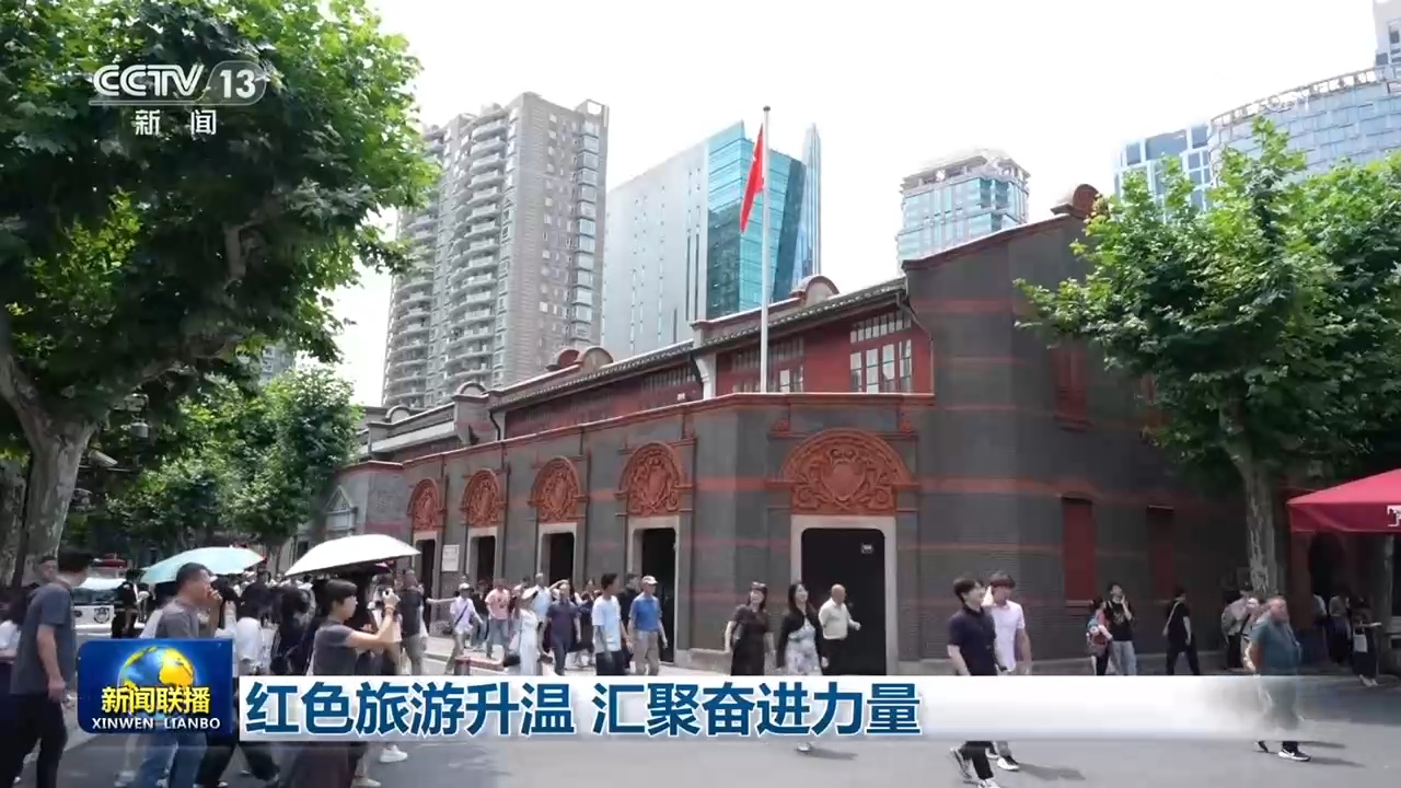 今日,海军舰艇编队起航赴香港组织开放参观交流活动