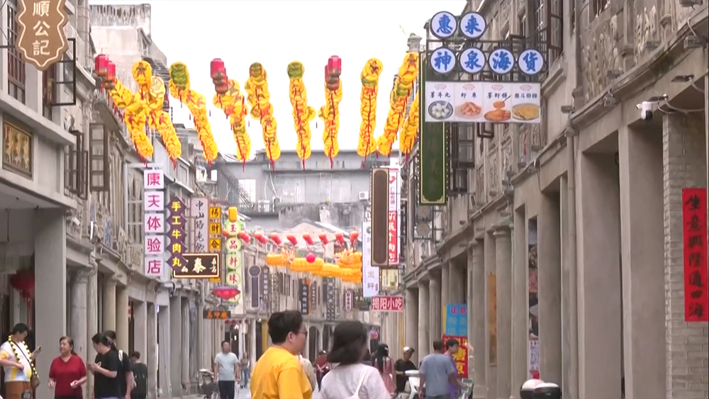 旅美大熊猫一家今晚抵达成都