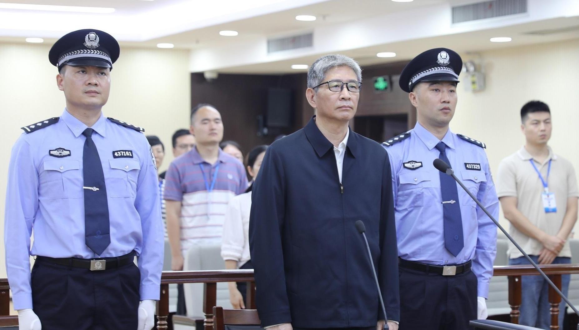 各地开展主题党日活动迎“七一”
