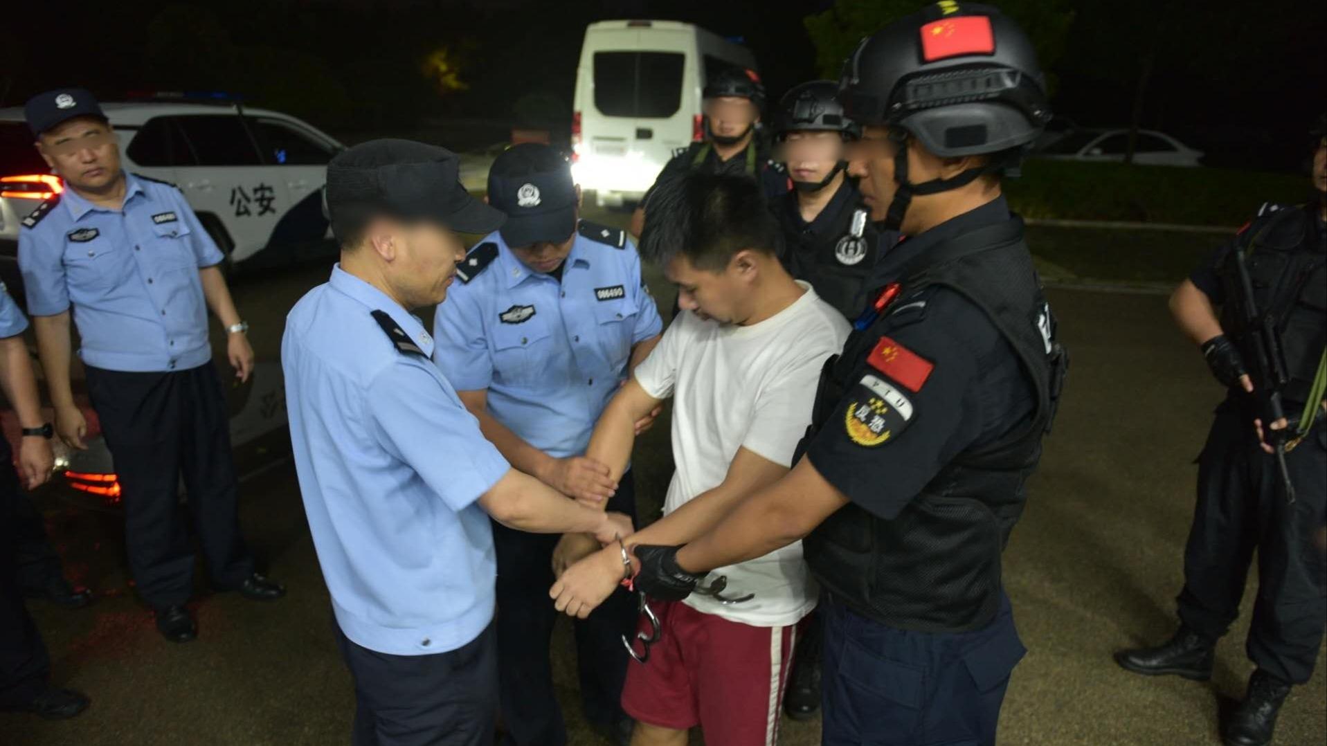 他一搂我就知道跑不了了