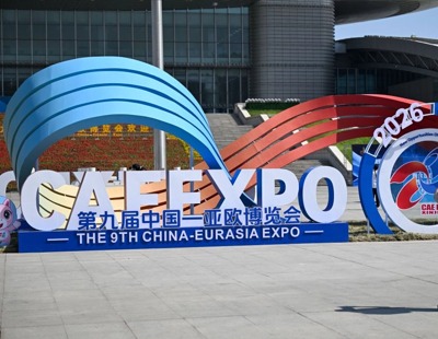 上海爷叔现身被大量股民围观